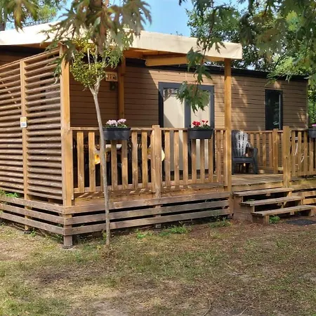Mobilhome 6 Personnes Climatisation, Tv, Lave-vaisselle, 2 Salle De Bain, 3 Au Les Vignes A Dans Les Landes Avec Piscine, Campsite